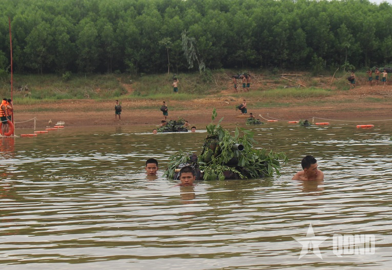 Sư đoàn 324 (Quân khu 4) thi đua vượt khó lập công